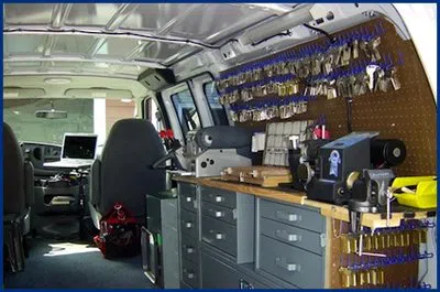 Advantage Locksmith Store North Miami Beach, FL 305-744-5815 - 2-mobile-locksmith