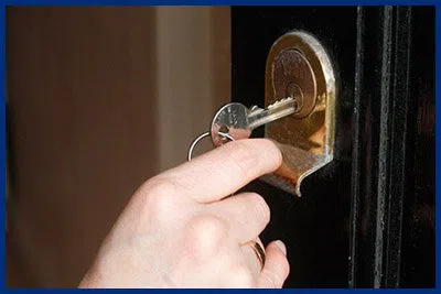 Advantage Locksmith Store North Miami Beach, FL 305-744-5815 - 7-door-unlock